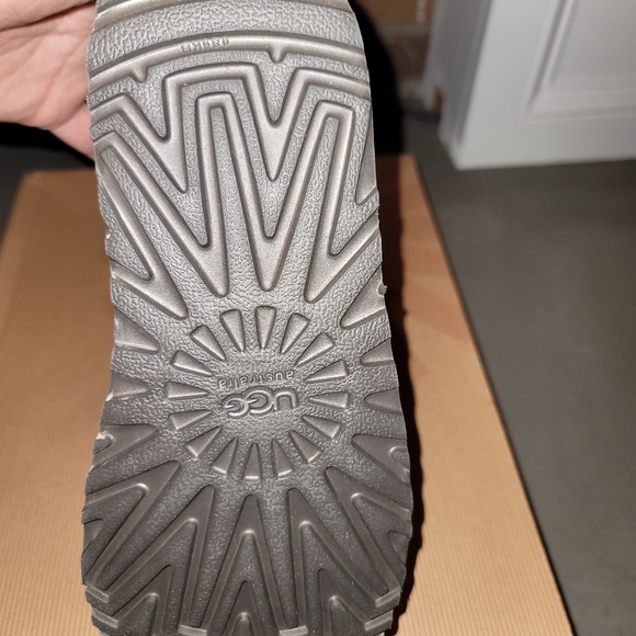 Ugg Bailey Boot Gray - Picture 3 of 7